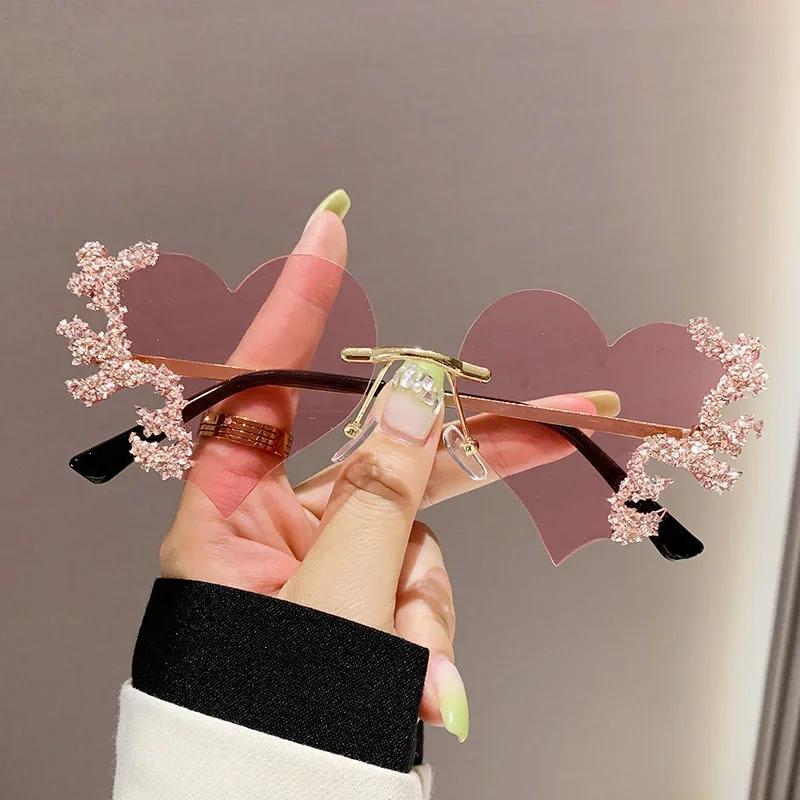Fashion Heart Shaped Sunglasses Luxury Diamond Funny Personality Rimless Sun Glasses Halloween Party Christmas Decoration