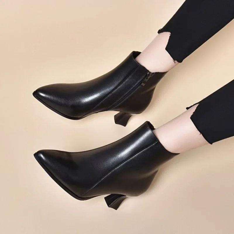 

2025 Весна Новые Остроносые Ботильоны на Высоком Каблуке Мода Простой Британский Стиль Боковая Молния Женская Обувь 35 чёрный