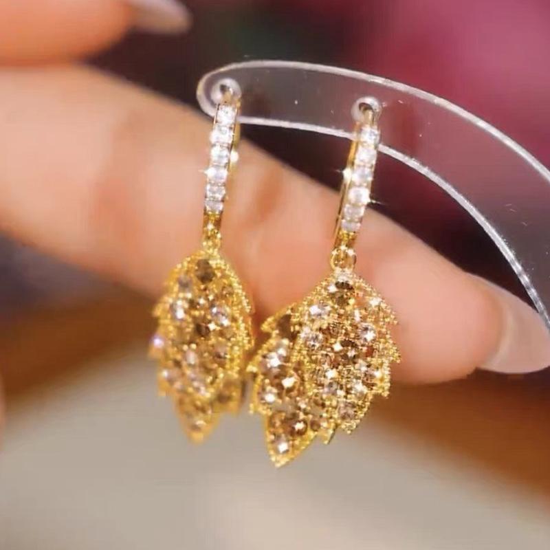 New golden branches and jade leaves super flash leaf ear buckle female, niche design sense light luxury double leaf earrings earrings female