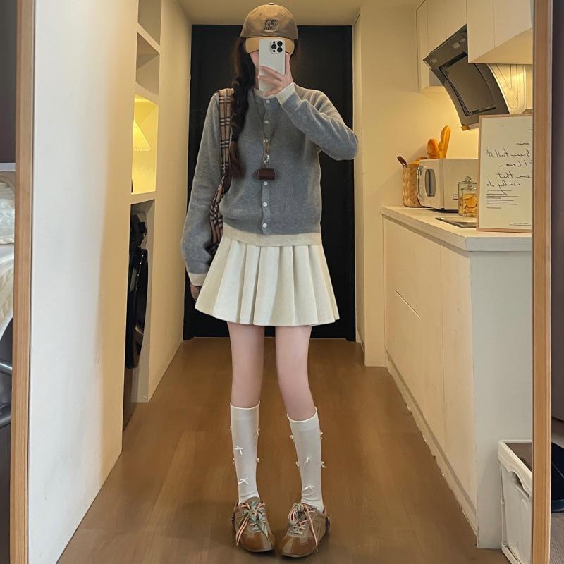 

2025 Autumn Black Pleated Maternity Skirt: Hip-Hugging JK Short Skirt for Petite Women, A-Line Midi Style Medium брудно-білий