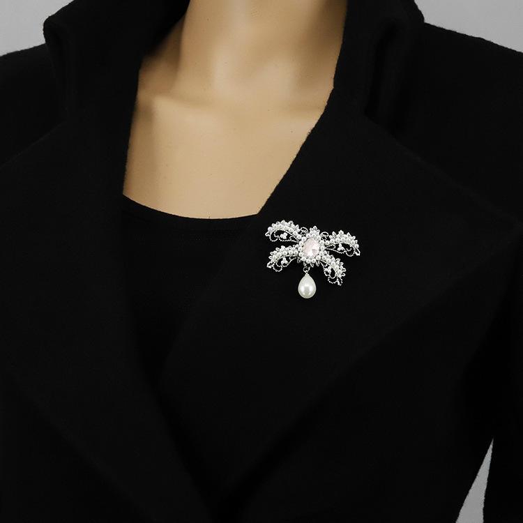 Alloy Diamond Set Pearl Bow Brooch Girl Cute Pin Vintage Popular Brooch Accessories