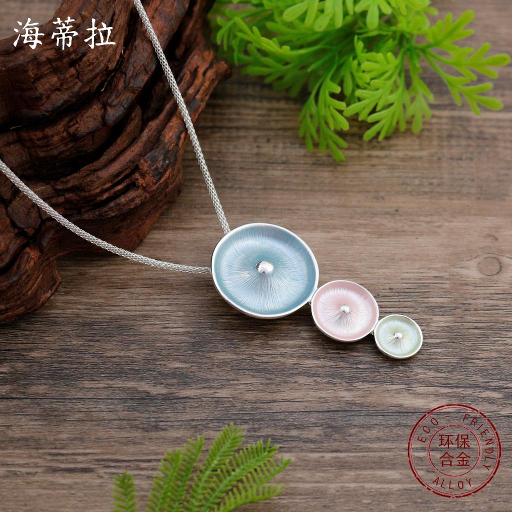 New enamel round flower pendant, women's simple and high-end round petal neck chain
