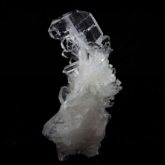 Pierres et Minéraux. Quartz à âme (faden quartz). 35.0 ct. Les Trois Évêchés, La Grave, France.