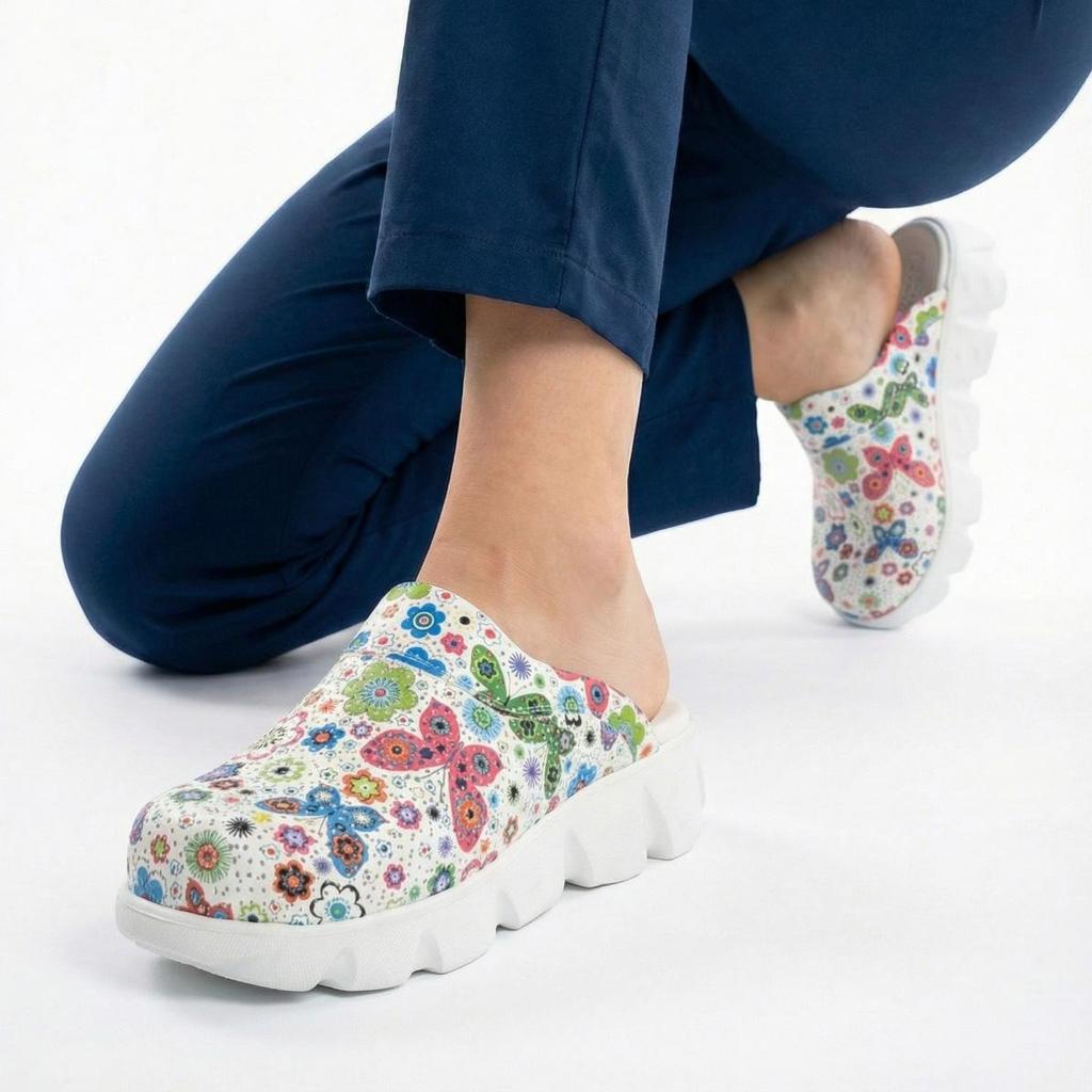 Women Light Sole Medical Clogs Sabo Hospital Shoes Non-Slip Slipper Nurse Doctor Midwife Surgical Sandals