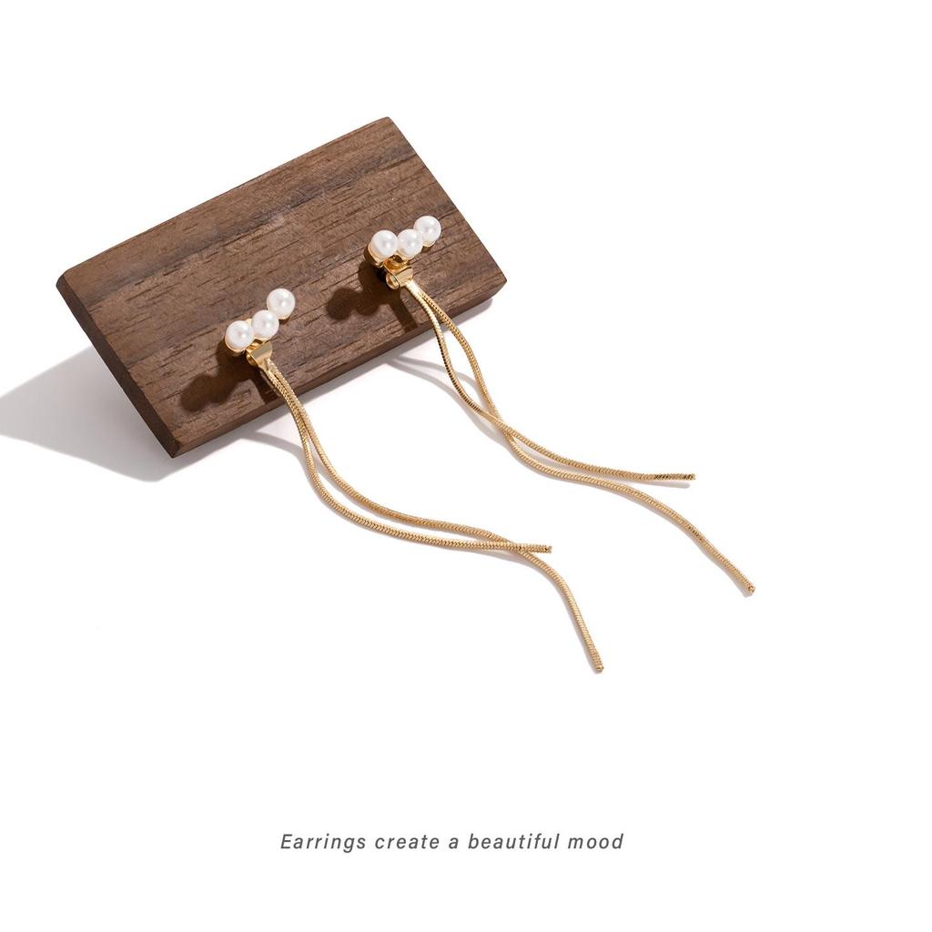 *Gold Tassel Pearl Earrings: Hong Kong Style, Retro-Modern Design for Women*