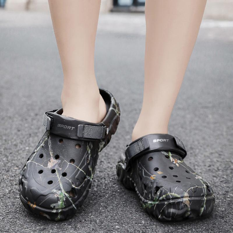 2025 Sandale de vară pentru bărbați Pantofi pentru casă și grădină Sandale cu platformă ușoare Papuci de casă pentru bărbați Sandale flip-flop cu talpă moale Sandale fierbinți de exterior