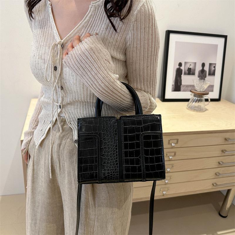 Retro Handbag Fashionable, Casual and Beautiful 2025 Autumn New Simple Foreign Style One Shoulder Crossbody Small Square Bag