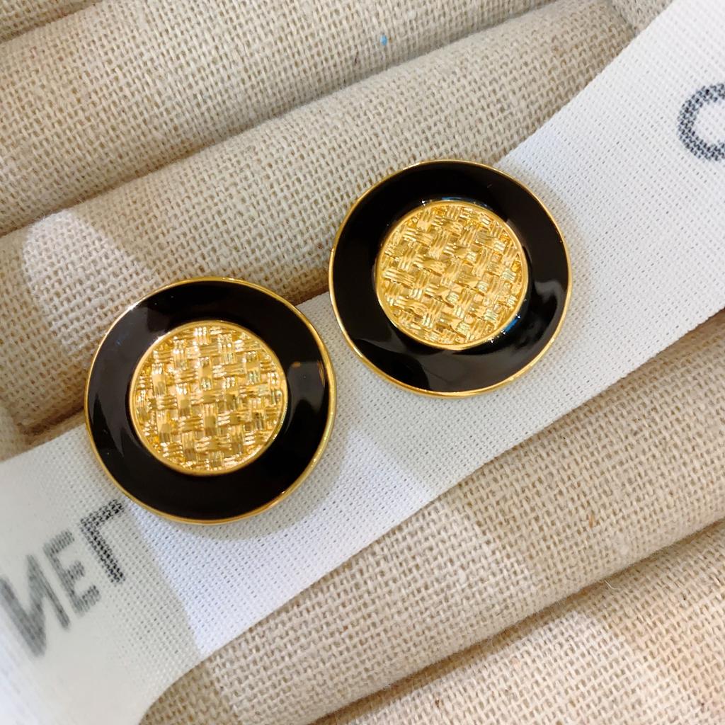 Classic Round Gold-Plated Button Stud Earrings Retro Geometric Earrings Light Luxury Temperament Metal Hollow Earrings