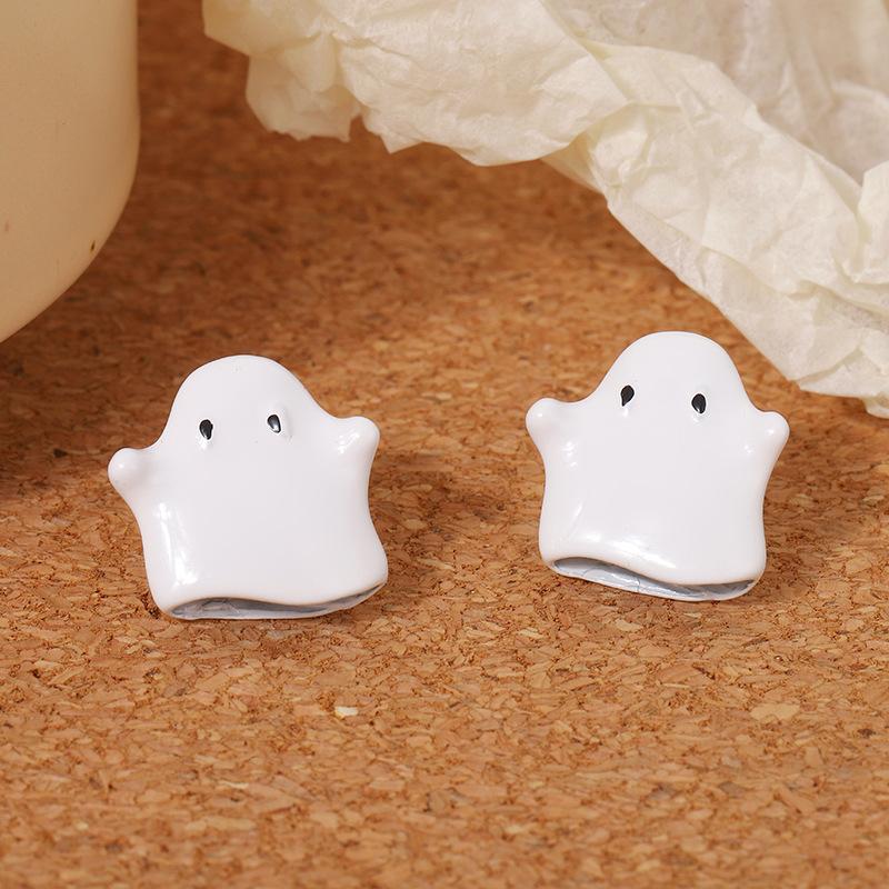 Cartoon Cute Ghost Shark Stud Earrings for Women Creative Ear Biting Animal Funny Earings Piercing Fashion Jewelry