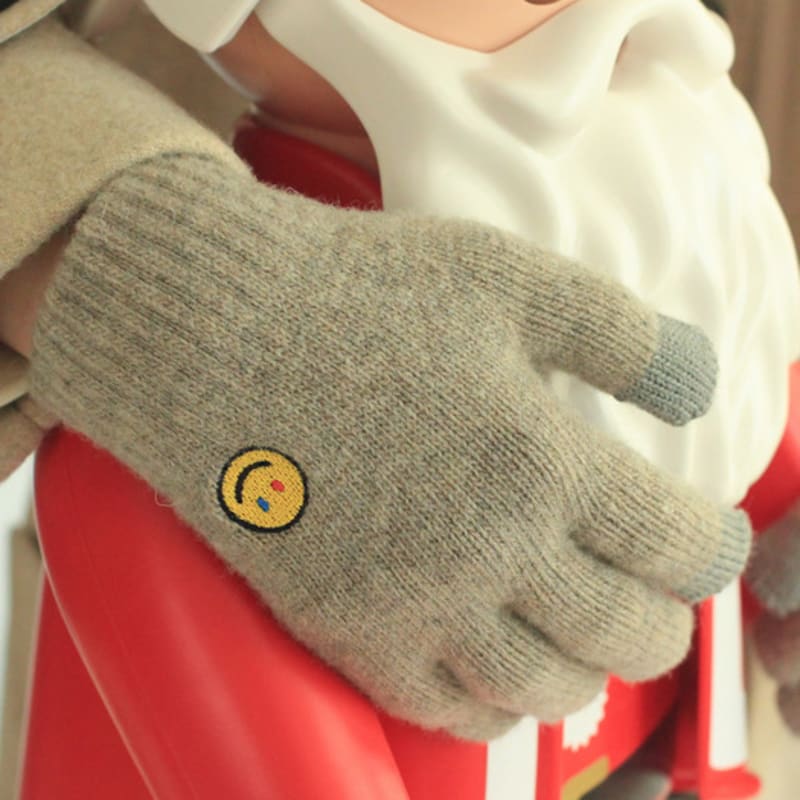 SNOOZY Smile 3 Embroidered Wool Knit Gloves Wood