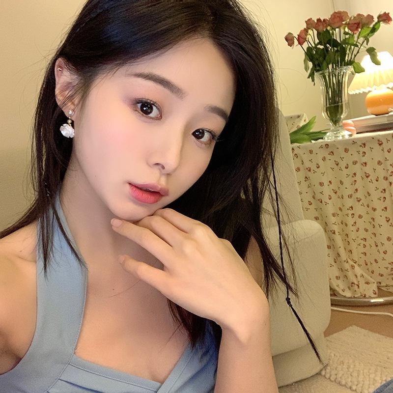 

Camellia Pearl Flower Earrings: 925 Silver Needle, High-End Niche Design, Women s 2024