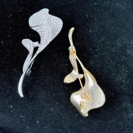 Women Brooch Sparkling Rhinestone Inlaid Common Callalily Shape Anti-Exposure Buckle Suits Shirts Sweaters Bags Pin Outfit Accessory