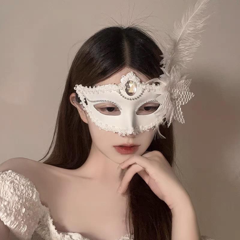 Makeup Dance Party Mask Half-face Sexy Lace Feather Mask Halloween Mask Posing Props Headgear