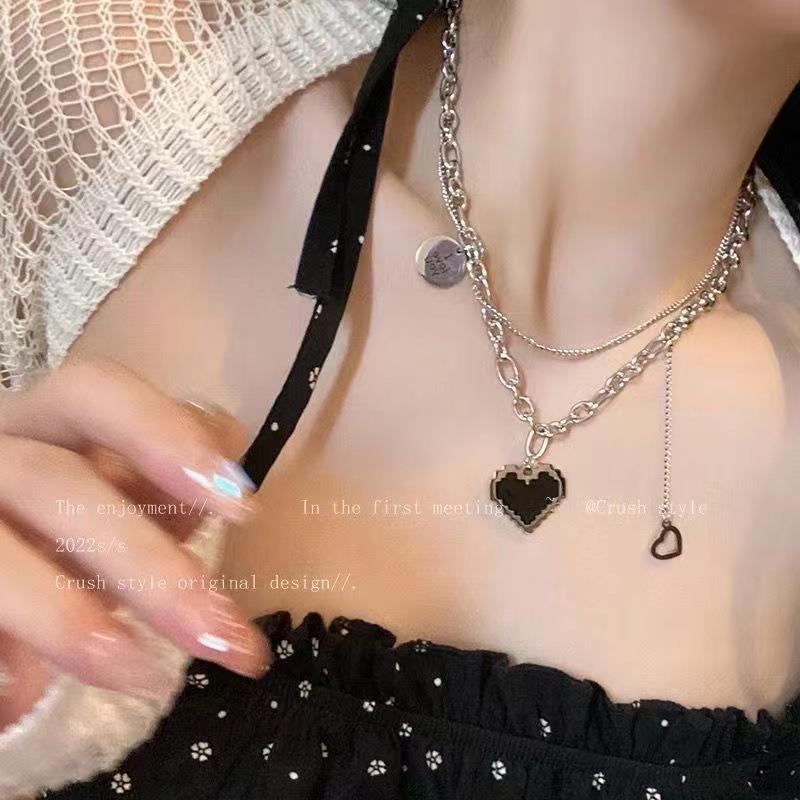 Autumn mosaic black love necklace female ns hip-hop niche design simple and versatile letter pendant collarbone chain