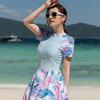 Costum de baie dintr-o piesă de vară pentru femei, cu mânecă scurtă și fustă - Costum de baie sport cu efect de subțiere, care acoperă imperfecțiunile