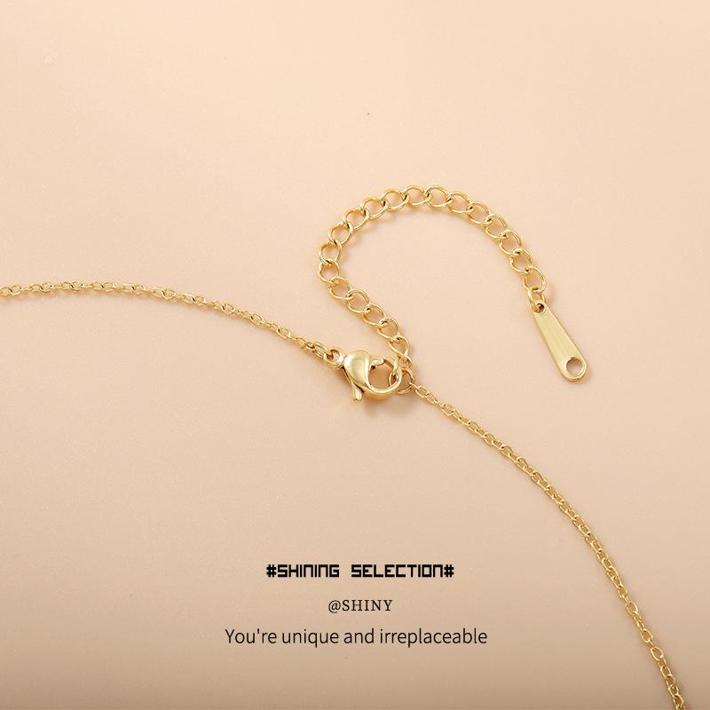 Collier pour femme en cuivre pur avec pendentif ourson en zircon micro-incrusté: Bijoux de chaîne claviculaire hip-hop luxueux, de niche et polyvalents