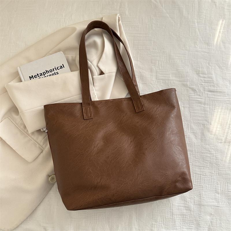 Stylish Retro Single Shoulder Commuter Tote Bag Large Capacity Chic Women Handbag