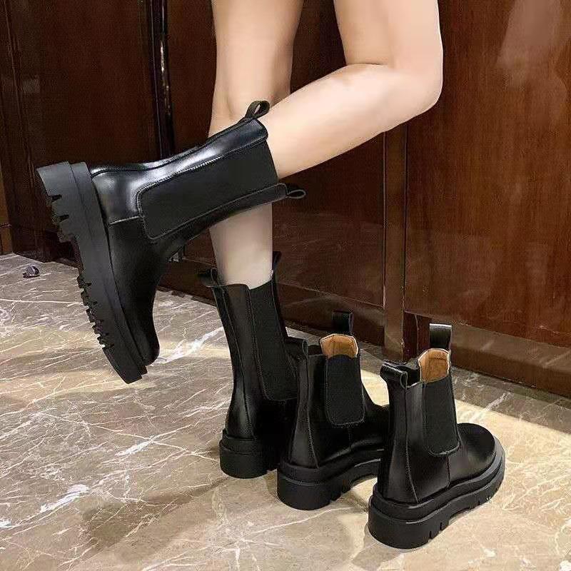 

White Chelsea Boots for Women - Thick-Soled, Height-Boosting, British-Style Casuals (2025 Autumn/Winter Collection) 39