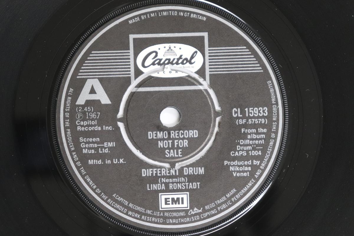 

7inch Record LINDA RONSTADT - Different Drum / It Doesn t Matter CL15933PROMO CAPITOL RECORDS 1977 UK Pop Used