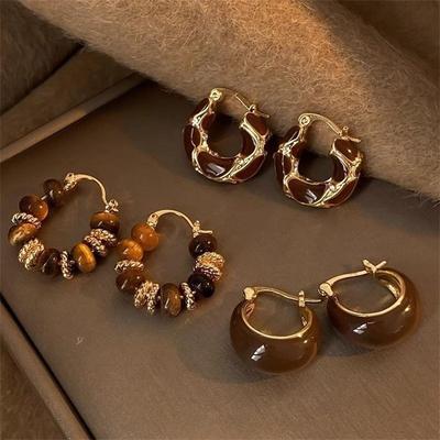 1 Pair Vintage French Elegant Versatile Luxurious High-End Fashionable Niche Personalized Circle Earrings, Essential For Women's Autumn/Winter Outfits
