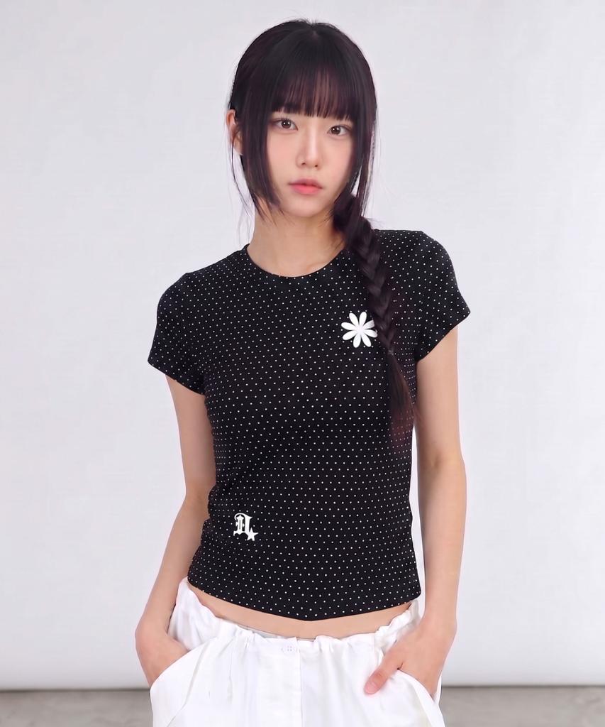 Damiswi Flower Symbol Polka Dot Short Sleeve T-Shirt_Black
