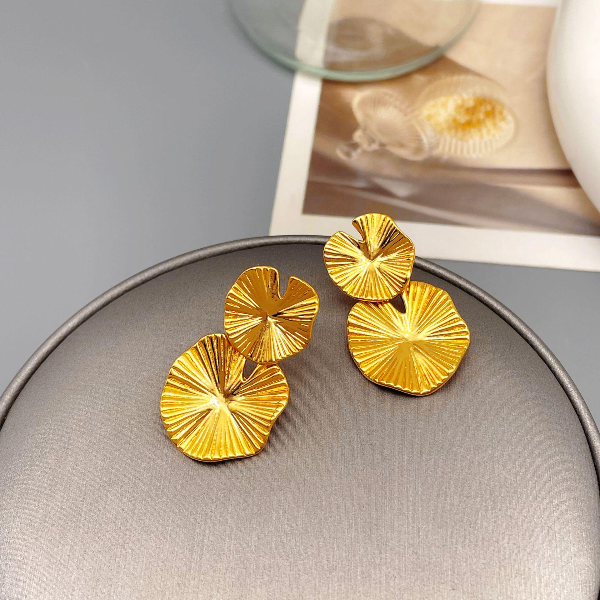 

Retro Asymmetrical Lotus Leaf Earrings - Simple, Versatile, and Stylish Drop Jewelry