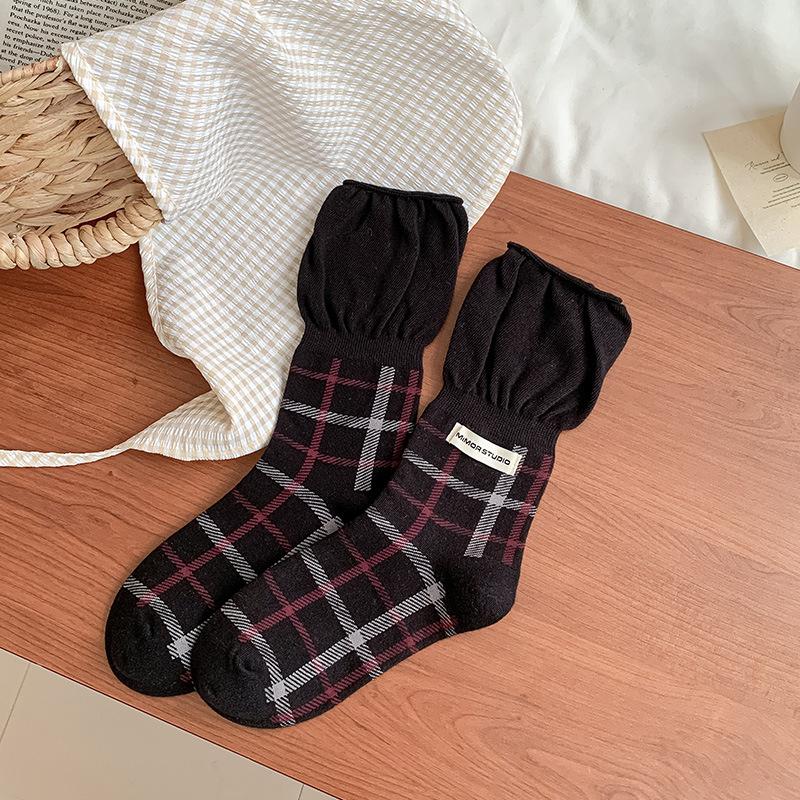 

Female Autumn New Vintage Plaid Letter Cloth Label Bubble Mouth Lace In The Tube Pile Socks 1 pair чёрный