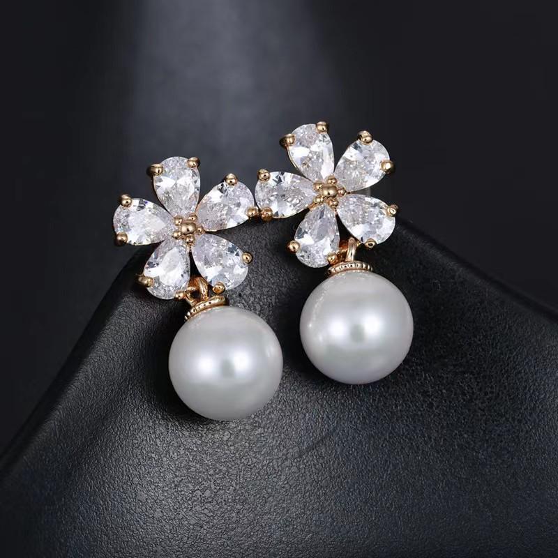 Elegant Imitation Pearl and Diamond-Studded Earrings for Women