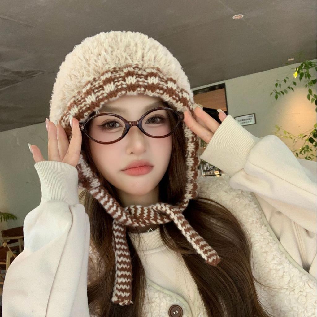 Autumn and Winter New Contrasting Color Rough Edge Ear Protector Hat Thickened Warm Braid Pullover Hat Showing Face Small Knitted Wool Hat