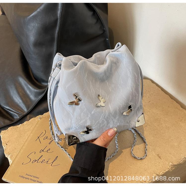 

This year, the popular butterfly bucket bag 2025 new fashion chain messenger bag bag super popular commuter bag синий