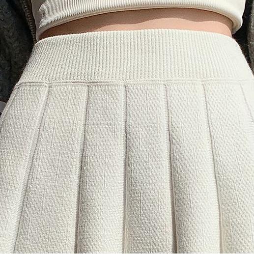 Women's Knit Mini Skirt Spring and Autumn High-waist Pleated Skater Skirt Knit Short Skirt