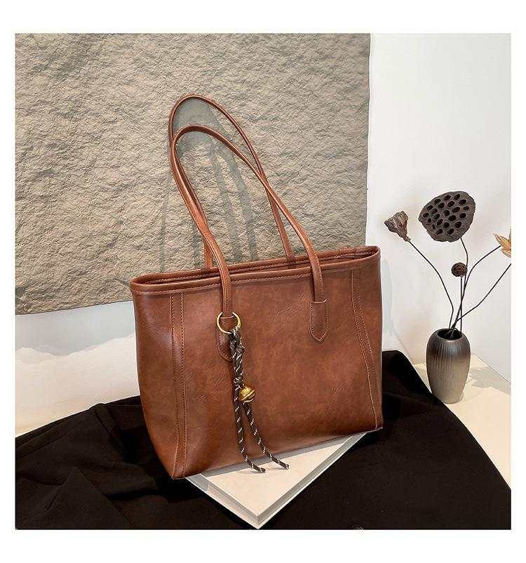 Retro texture portable tote bag women's 2025 new casual large-capacity shoulder bag premium versatile underarm bag tide