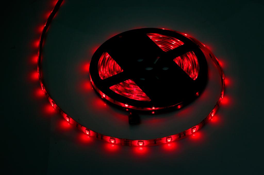 LED-Streifen 5m RGB 5050SMD 12V 24W farbenfrohe wasserdichte Dioden-Lichterkette Rebel