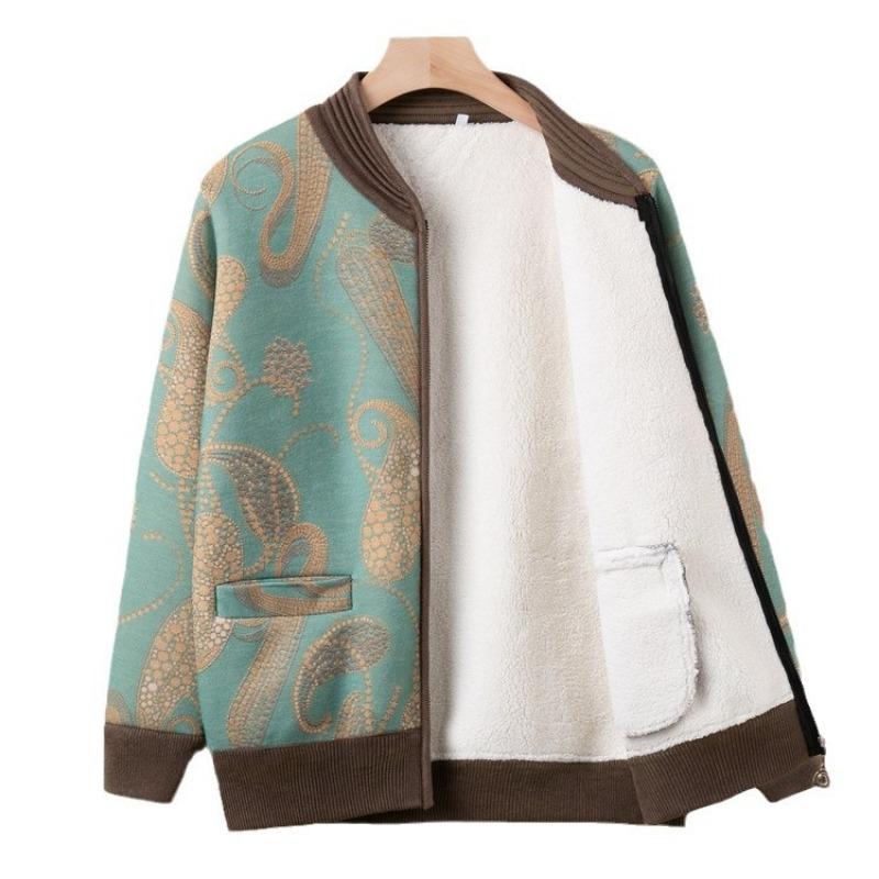 Grandma's autumn and winter velvet thickened knitted sweater, elderly mother's winter warm cardigan in jacket, clothes on