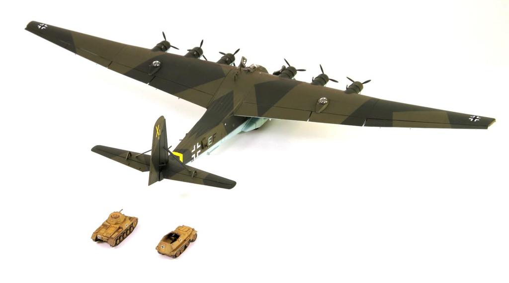 Pit-Road 1/144 Skywave Series German Me323E-2 Gigant Transport Aircraft Plastic Model SN23 (Airplane)