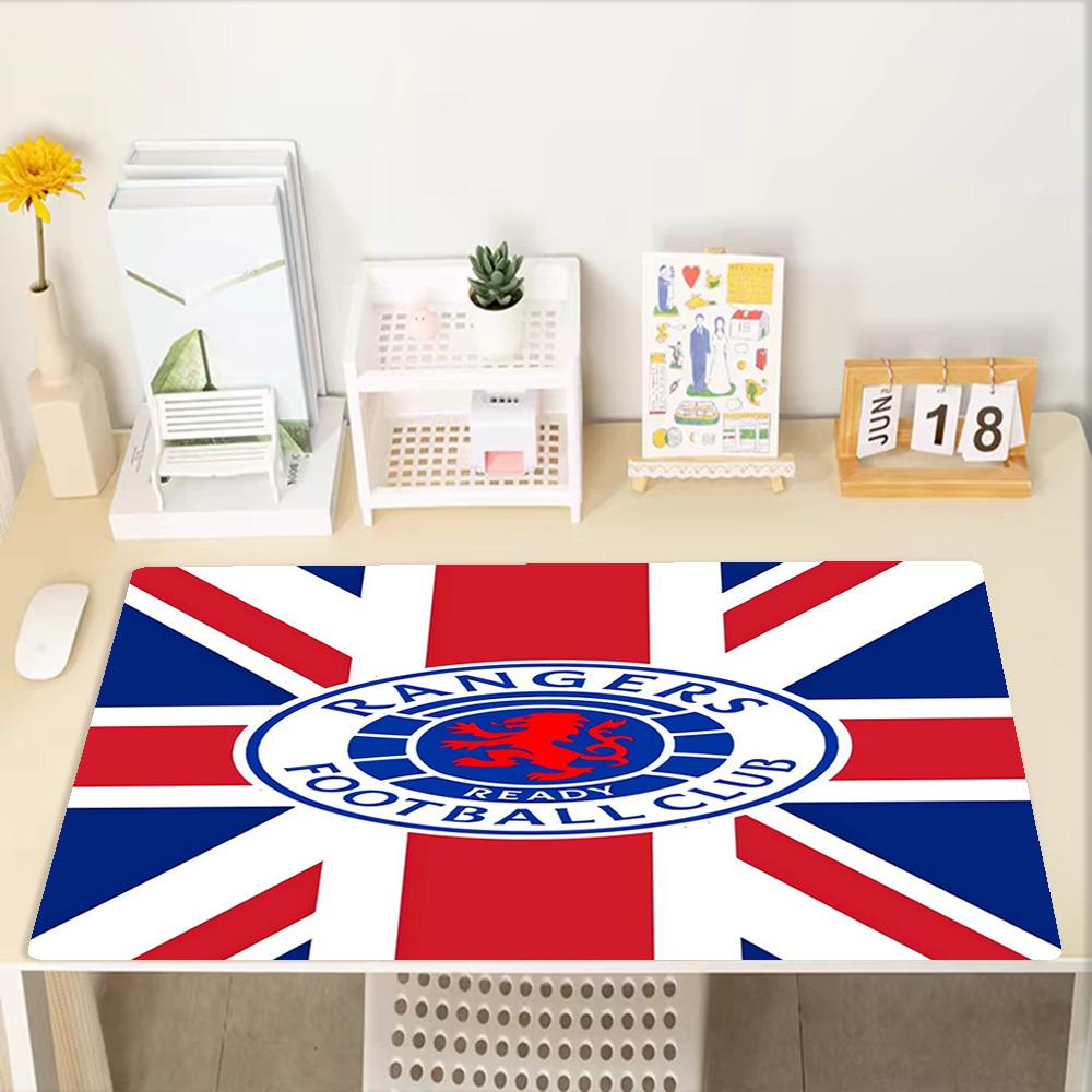 Rangers F.C Thema Mauspads, Rutschfeste Gummiunterlage, Multifunktionale Büro- & Heimdekoration, Perfekt für die Personalisierung des Arbeitsplatzes.