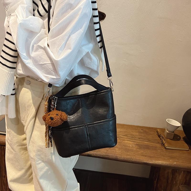 Urban simple trend handbag women's messenger bag 2025 new simple bucket bag solid color shoulder messenger bag