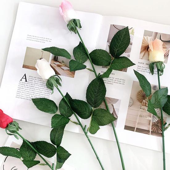 Künstliche Rosenknospen mit langem Stiel 45 cm Kunstseide Realistische Rose mit Blättern für DIY-Sträuße Hochzeitsfeier