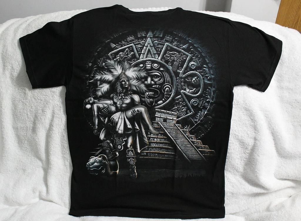 AZTEC WARRIOR AND LADY AZTEC CALENDAR SUN STONE MAYAN PYRAMID T-shirt
