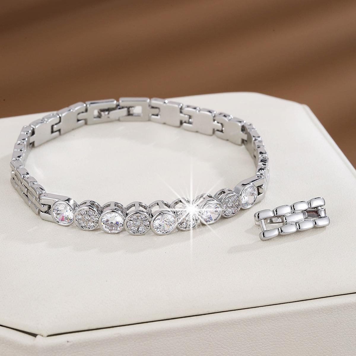 

Модный браслет в холодном стиле с микро инкрустацией из циркона в диком ретро стиле серебряный