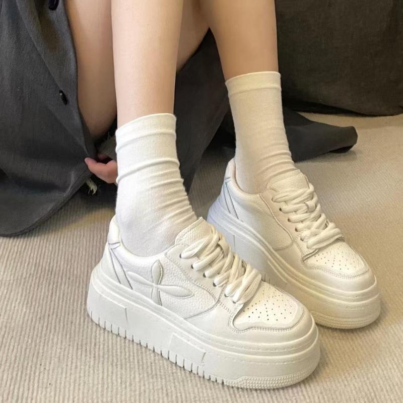 In 2024, the New Female Explosion Will Increase the Height of the Thick Sole In the Spring and Autumn, and the Muffin Sole Will Be Fashionable and Ve