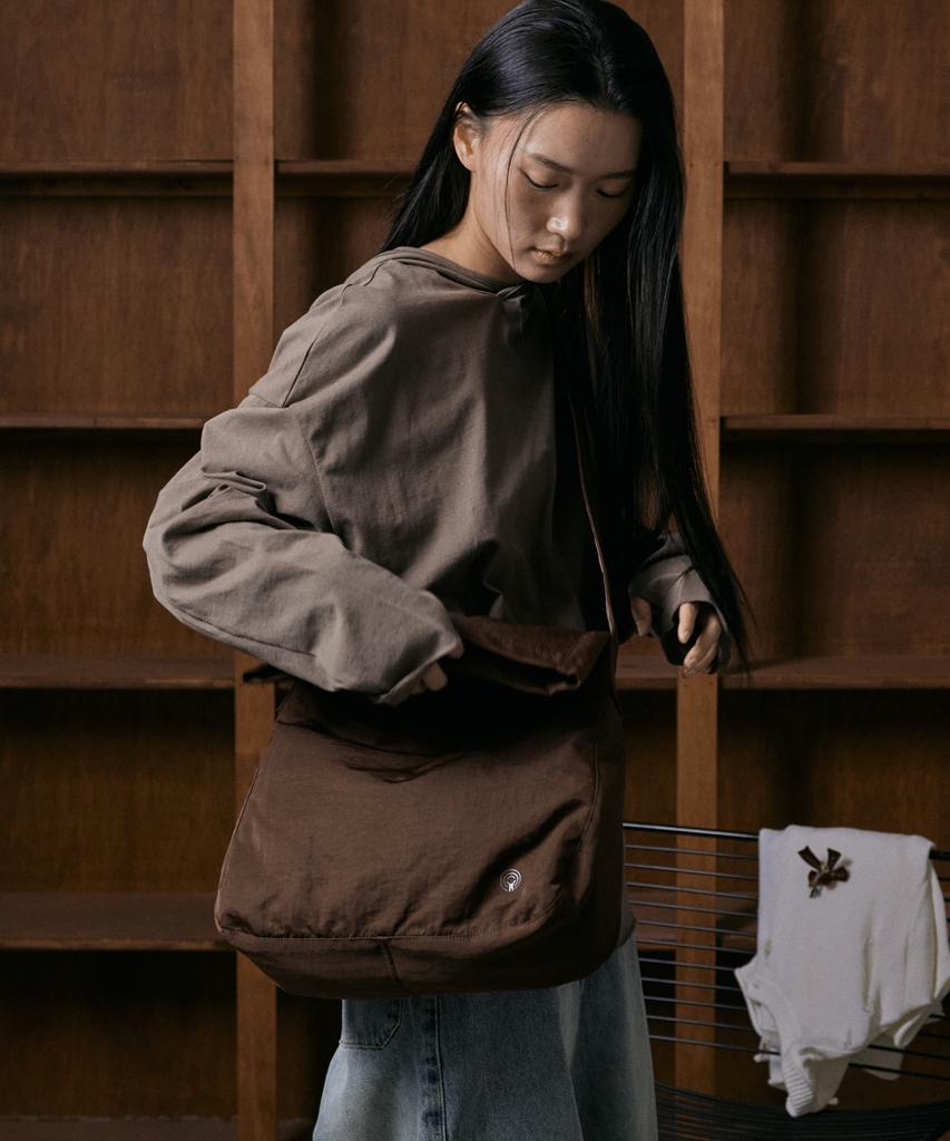Eastserviceshop Ess Folded Crossbody Bag - Brown