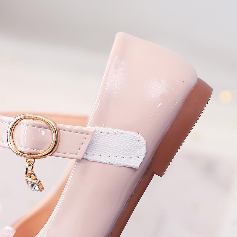 Girls' Patent Leather Bow Princess Shoes: Non-slip, Soft Sole for Spring/Autumn, Perfect for Evening Gowns and Performances