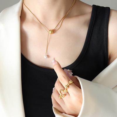 French Trend Personalized Fashion Jewelry, Titanium Steel Gold-Plated Snake Bone Chain Imitation Pearl Fringed Pendant Necklace Women
