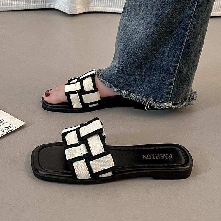 French flat-bottomed cool slippers women's summer outer wear fashion year new Xiaoxiangfeng women's seaside beach sandals