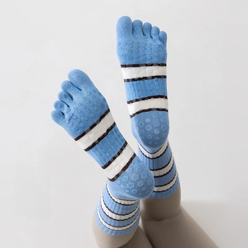 Chaussettes de Yoga à Cinq Orteils Décontractées Rayées d'Intérieur Entraînement Pilates Chaussettes Antidérapantes en Silicone Femmes Professionnel Fitness Danse Chaussettes de Sport