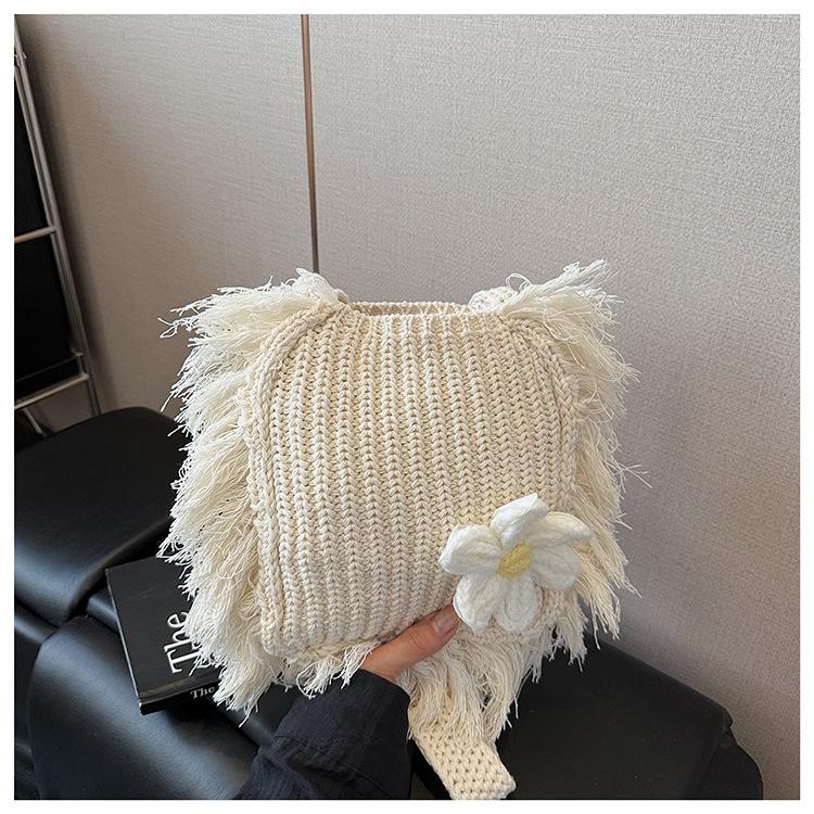 

Woven bag women s summer new niche design single shoulder crossbody fringed bag casual seaside beach bag білий