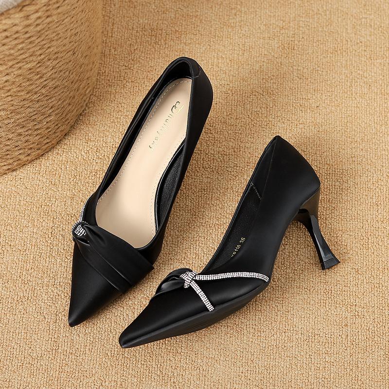

B835-KR110 Huiliya туфли-лодочки на шпильке с острым носком и стразами женские 2025 осень новая коллекция профессиональные неглубокие шпильки 34 чёрный