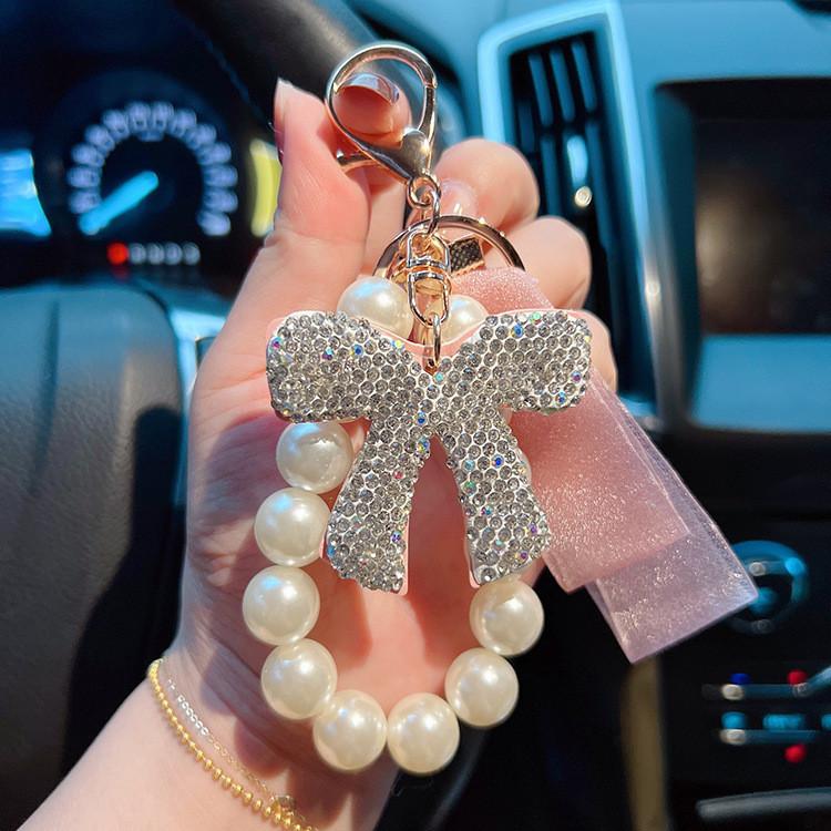 

Charming Delicate And Beautiful Pearl Keychain With Bow For Couples Friends And StyleF