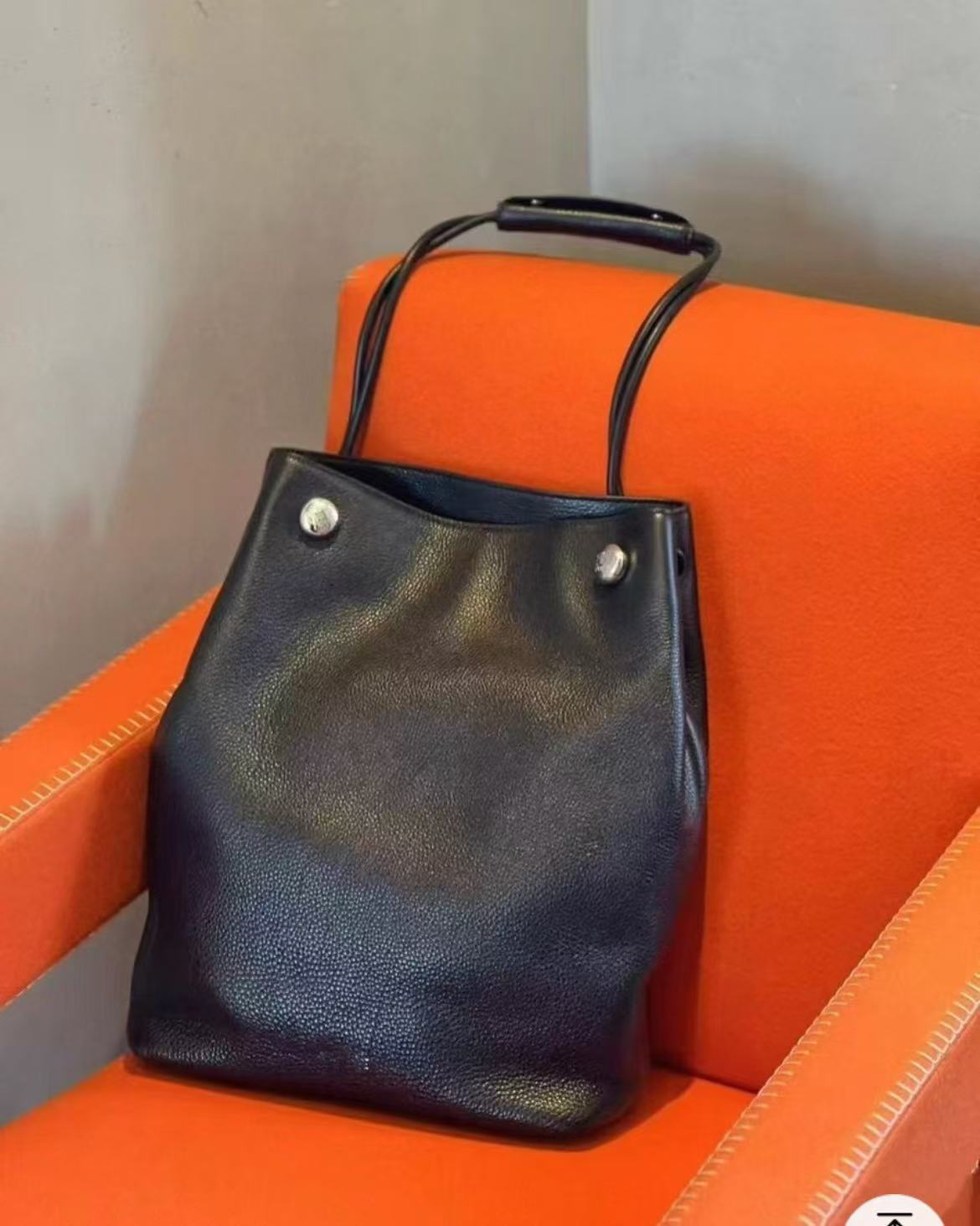 

2025 New Style Top-Grade Cowhide Mobile Phone Bag Real Leather High-Quality Genuine Leather Pebble Leather Bag Fashion Single Shoulder Bag 27.5x11.5x40cm чёрный